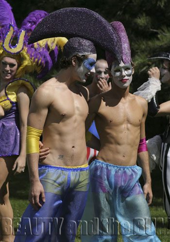 Montreal Gay pride: va in scena il circo