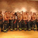 I pompieri di New York presentano il nuovo calendario a Times Square - Thumbnail