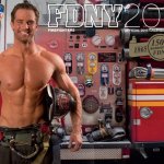 I pompieri di New York presentano il nuovo calendario a Times Square - Thumbnail