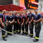 I pompieri di New York presentano il nuovo calendario a Times Square - Thumbnail