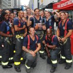 I pompieri di New York presentano il nuovo calendario a Times Square - Thumbnail