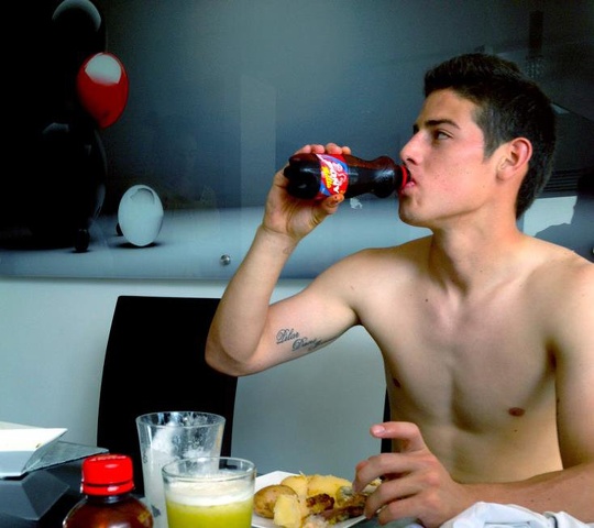 James Rodriguez insieme a Cristiano Ronaldo al Real Madrid