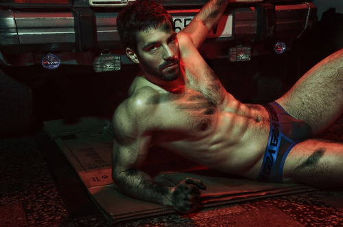 50 lavoratori sexy che vorresti con te durante la settimana