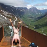 Uomo fa il giro del mondo nudo (e a testa in gi&ugrave;). Ecco perch&eacute; - Thumbnail