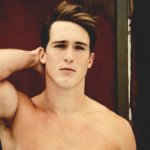 Adam Gumula: il modello posa sui tetti della citt&agrave; - Thumbnail