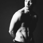 Jason Beitel: un corpo che &egrave; un'opera a cui i fotografi non resistono - Thumbnail