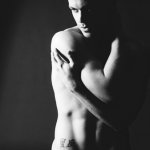 Jason Beitel: un corpo che &egrave; un'opera a cui i fotografi non resistono - Thumbnail