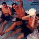 Boy band (quasi) nude: le riconoscete tutte? - Thumbnail