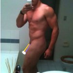 Rugbista si fotografa nudo e le foto fanno il giro del web - Thumbnail