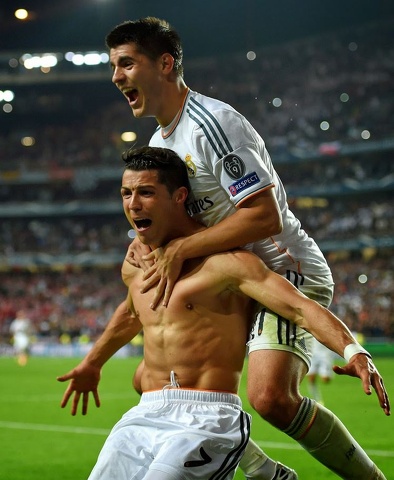 Cristiano Ronaldo segna e mostra un fisico da paura