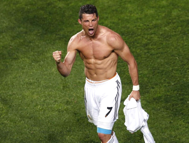 Cristiano Ronaldo segna e mostra un fisico da paura