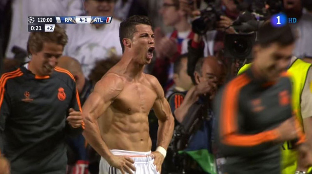 Cristiano Ronaldo segna e mostra un fisico da paura
