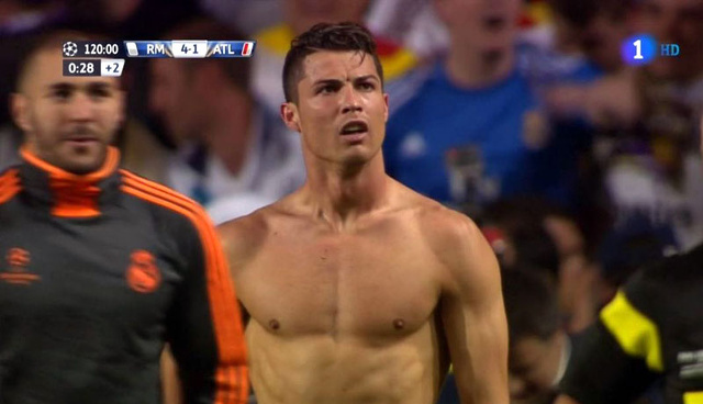 Cristiano Ronaldo segna e mostra un fisico da paura