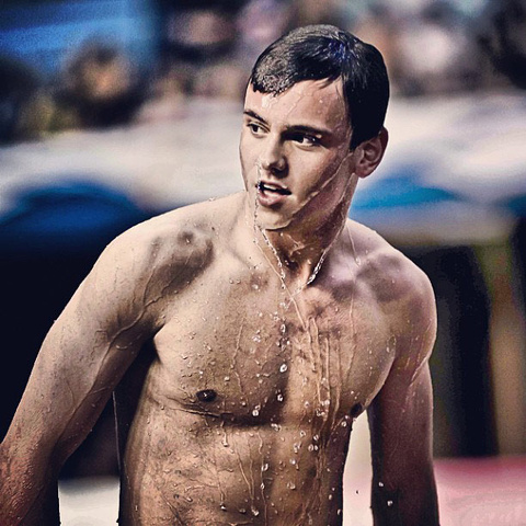 Tom Daley ha compiuto 19 anni: eccolo sexy, tenero e atletico