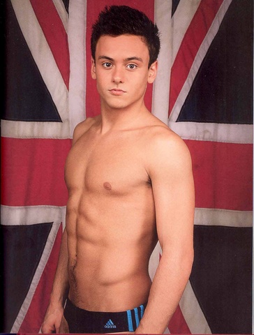 Tom Daley ha compiuto 19 anni: eccolo sexy, tenero e atletico
