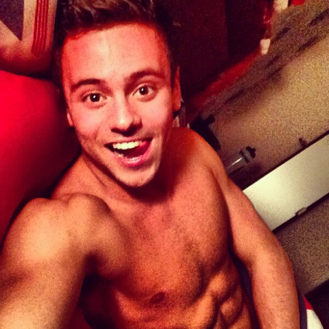 Tom Daley ha compiuto 19 anni: eccolo sexy, tenero e atletico