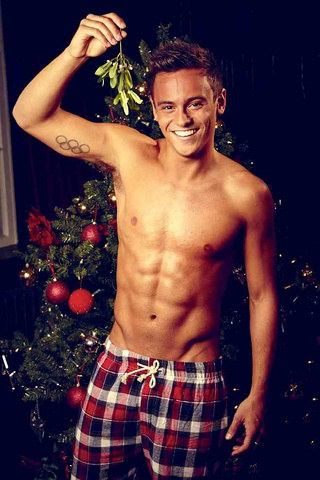 Tom Daley ha compiuto 19 anni: eccolo sexy, tenero e atletico