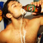 Birra e pantaloncini: il modello australiano diventa uno sportivo sexy - Thumbnail