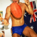Birra e pantaloncini: il modello australiano diventa uno sportivo sexy - Thumbnail