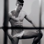 L'intimo DSquared coche viene voglia di strapparsi di dosso - Thumbnail
