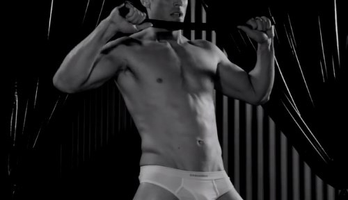 L'intimo DSquared coche viene voglia di strapparsi di dosso