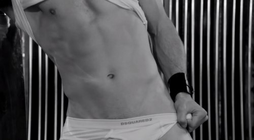 L'intimo DSquared coche viene voglia di strapparsi di dosso