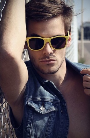 Edwin Bermoser per FU Underwear: la pompa di benzina diventa esplosiva
