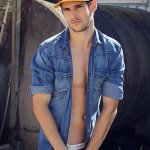 Edwin Bermoser per FU Underwear: la pompa di benzina diventa esplosiva - Thumbnail