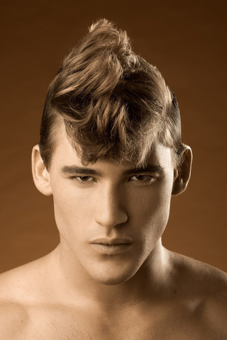 Eric Mor "dal parrucchiere" fotografato da Eitan Bernat