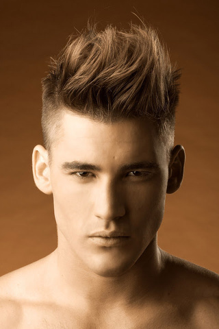 Eric Mor "dal parrucchiere" fotografato da Eitan Bernat