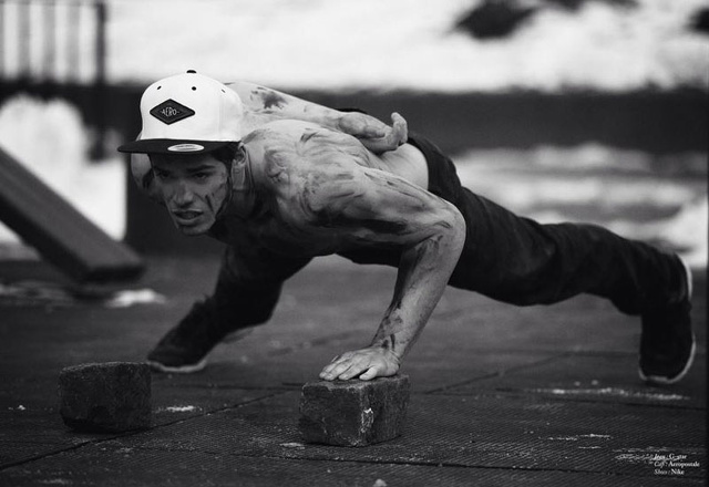 L'allenamento "sporco" e sexy di Giovanni Bonamy