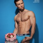 Harry Judd: il batterista nudo della copertina di Attitude - Thumbnail