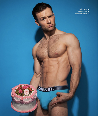 Harry Judd: il batterista nudo della copertina di Attitude