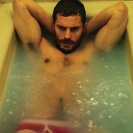 Jamie Dornan: "Non mi piace il mio fisico". Ma continua posare nudo - Thumbnail
