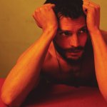 Jamie Dornan: "Non mi piace il mio fisico". Ma continua posare nudo - Thumbnail
