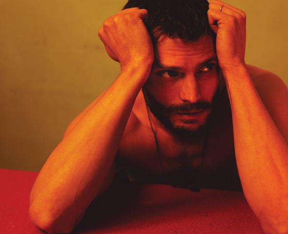 Jamie Dornan: "Non mi piace il mio fisico". Ma continua posare nudo