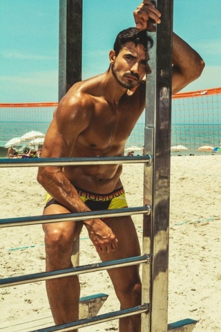 Da modello a calciatore in intimo. Gli scatti sexy per Rounderwear