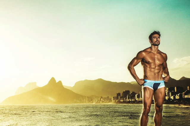 Da modello a calciatore in intimo. Gli scatti sexy per Rounderwear