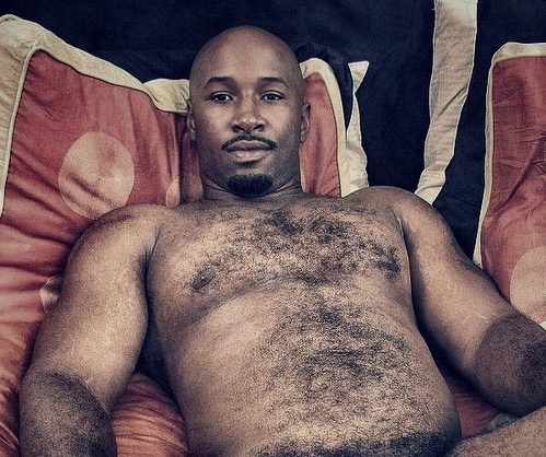 Niente modelli: le maniglie dell'amore sono super sexy
