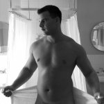 Niente modelli: le maniglie dell'amore sono super sexy - Thumbnail