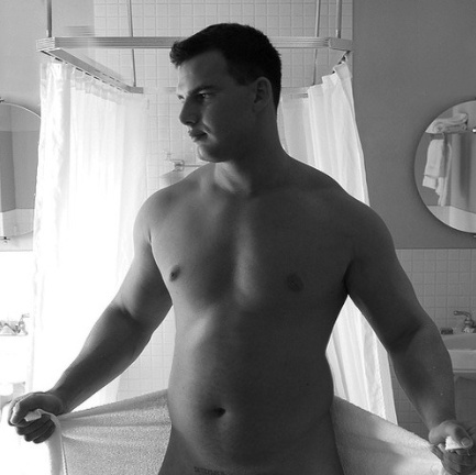 Niente modelli: le maniglie dell'amore sono super sexy