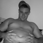 Niente modelli: le maniglie dell'amore sono super sexy - Thumbnail
