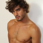 Mario Testino e il suo vizio di catturare ragazzi in asciugamano - Thumbnail