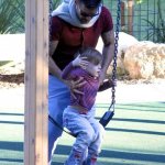 Ricky Martin porta i figli al parco - Thumbnail
