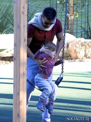 Ricky Martin porta i figli al parco