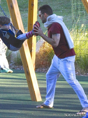 Ricky Martin porta i figli al parco