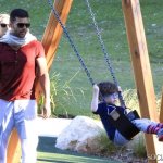 Ricky Martin porta i figli al parco - Thumbnail