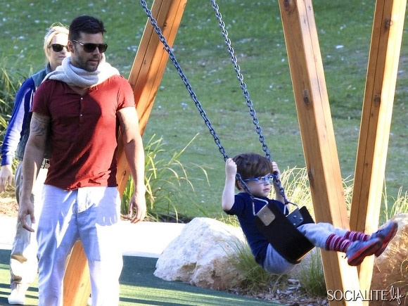 Ricky Martin porta i figli al parco