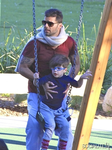 Ricky Martin porta i figli al parco