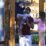 Ricky Martin porta i figli al parco - Thumbnail